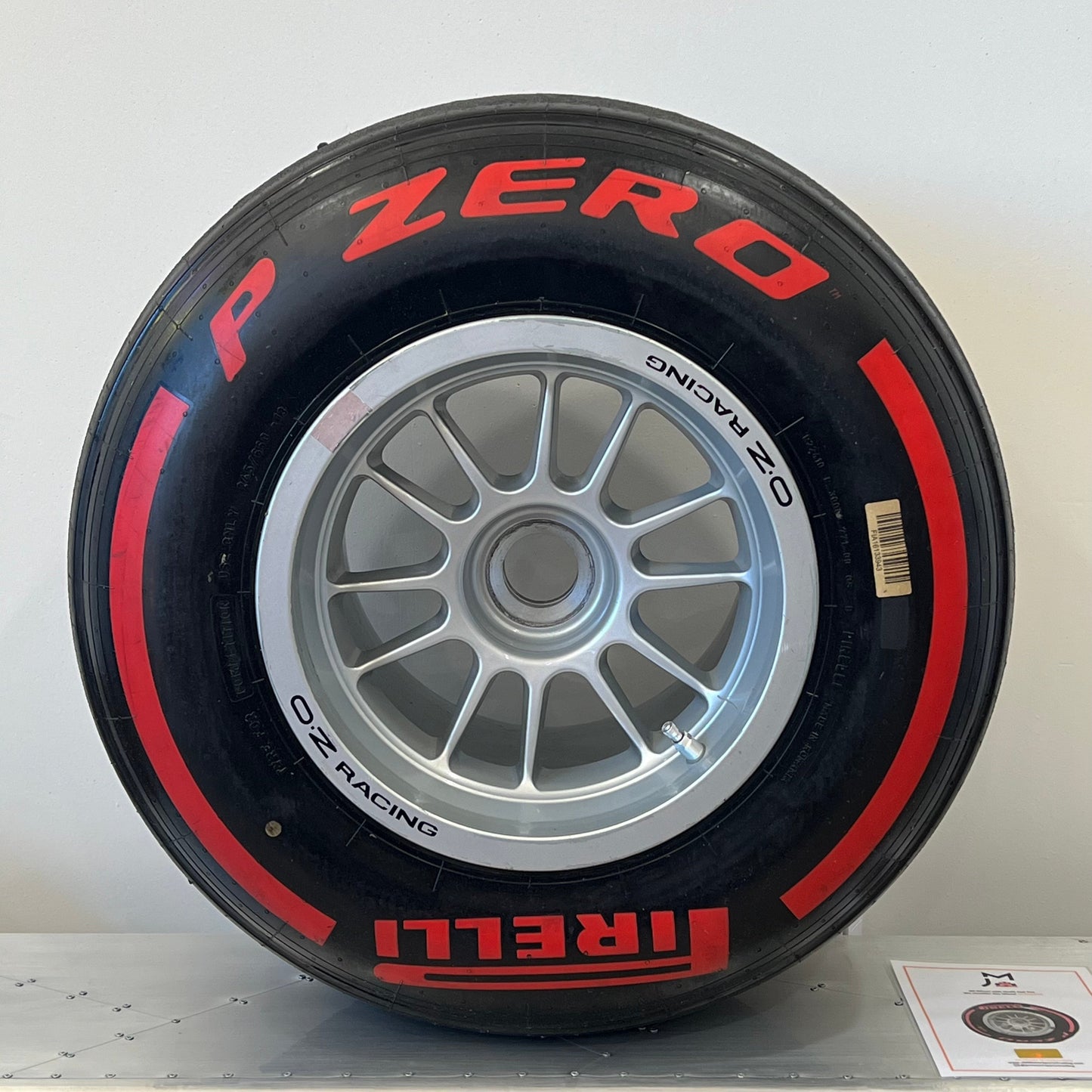 F1 - Pirelli RED on OZ Racing Wheel