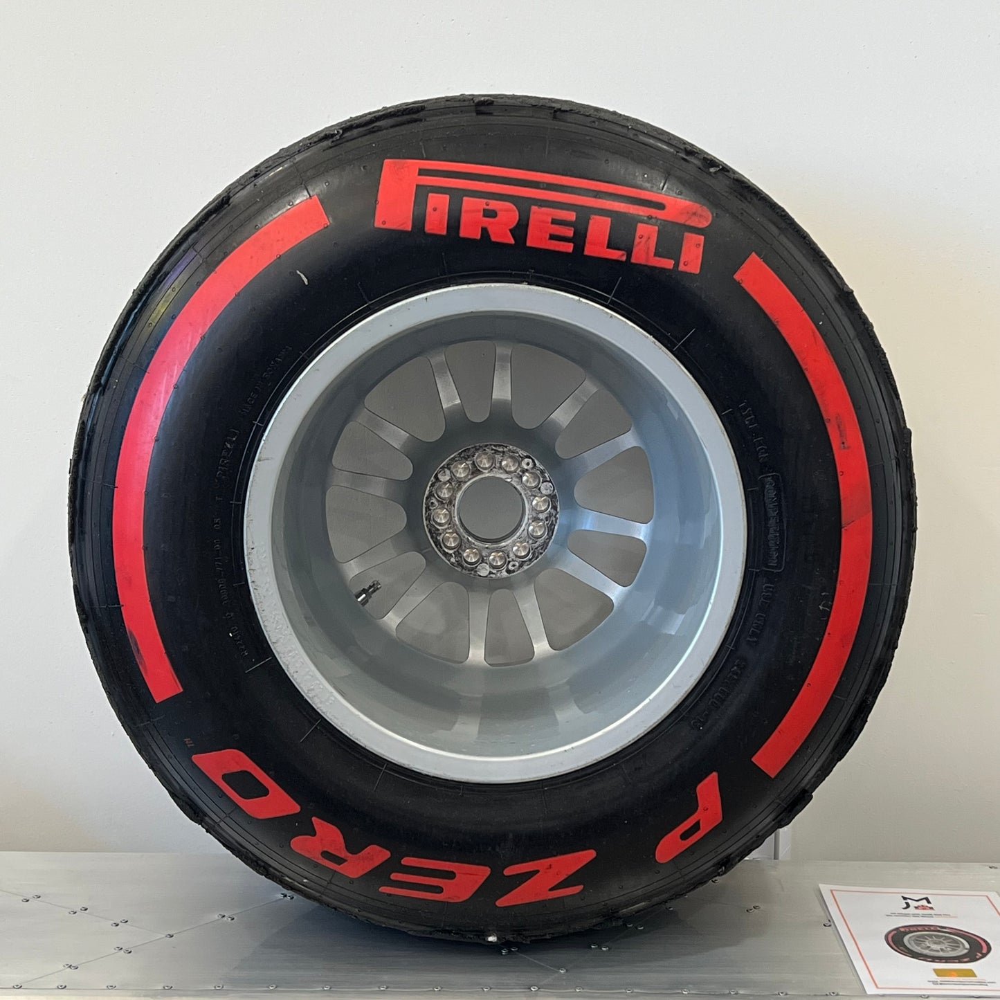 F1 - Pirelli RED on OZ Racing Wheel