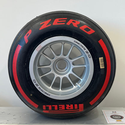 F1 - Pirelli RED on OZ Racing Wheel