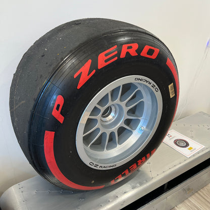 F1 - Pirelli RED on OZ Racing Wheel